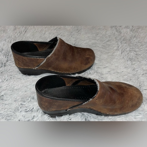 Sanita Professional Oil Size 40 or women’s 9 - Picture 4 of 10